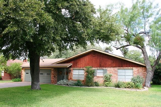 1st image of 3002 Tanglewood Dr