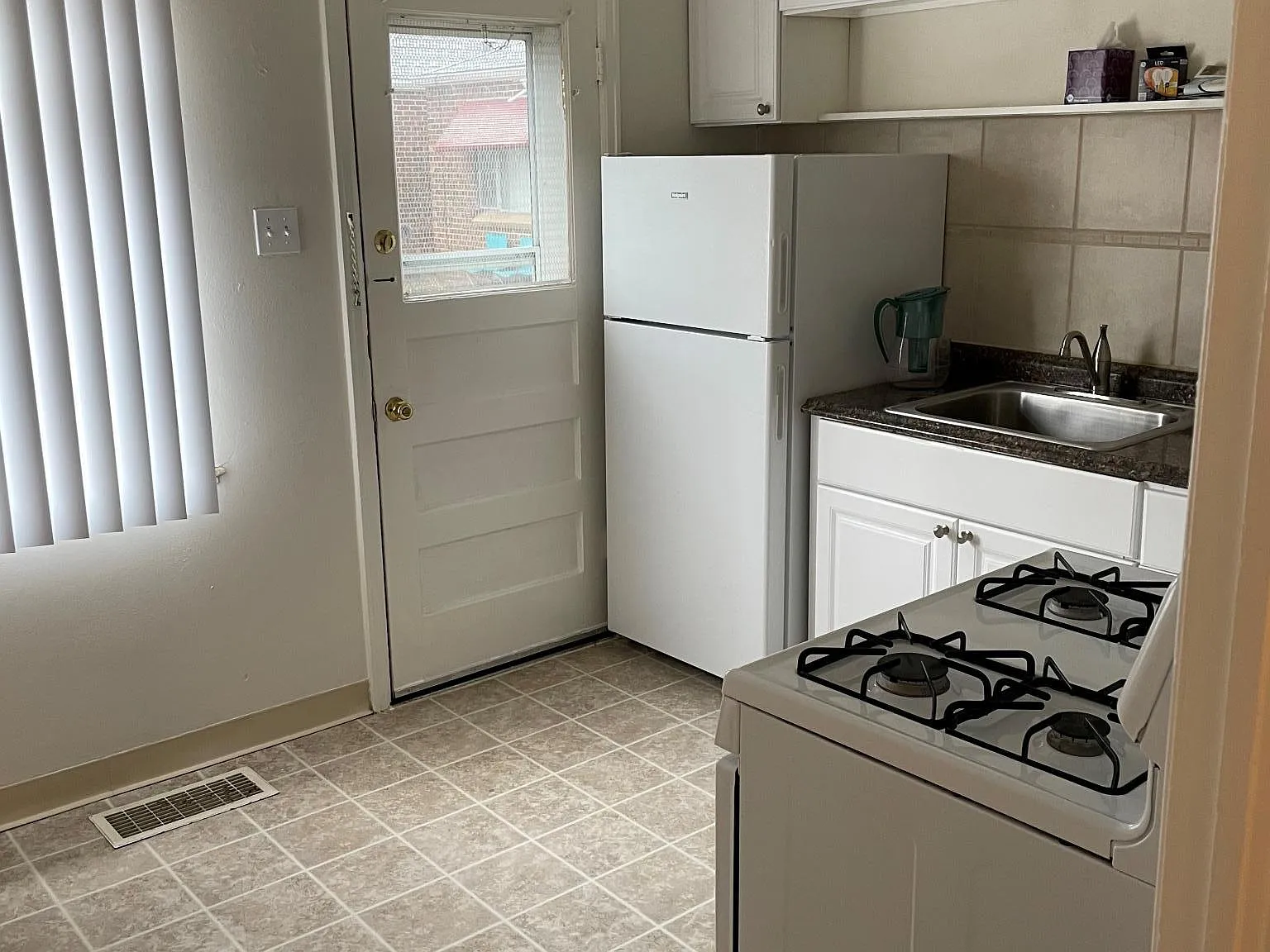 2 bed, 800 sqft, $1,500 — Photo 2