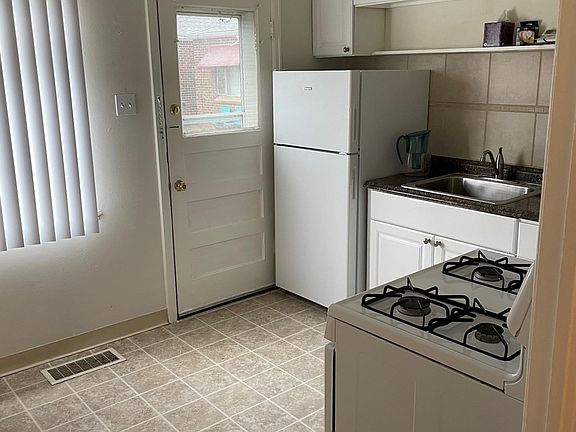 2nd image of 1439 Ivy St