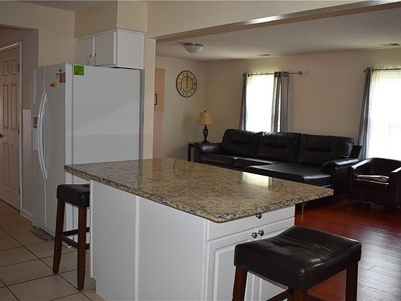 4th image of 4765 Post Oak Dr