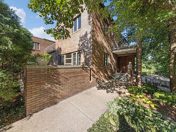 2nd image of 502 Burr Oak Pl
