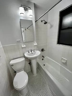 Rented by Salon Realty Corp | media 7