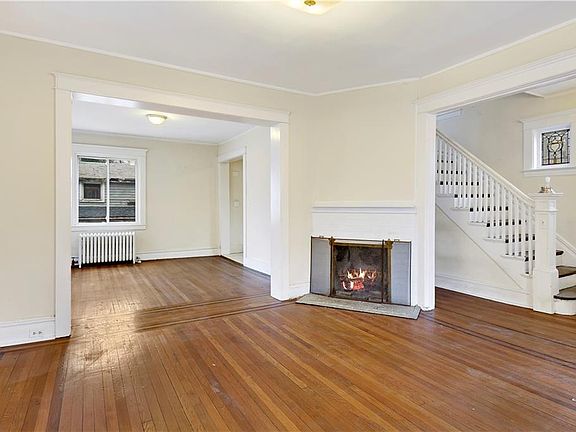 3rd image of 410 Bedford Ave
