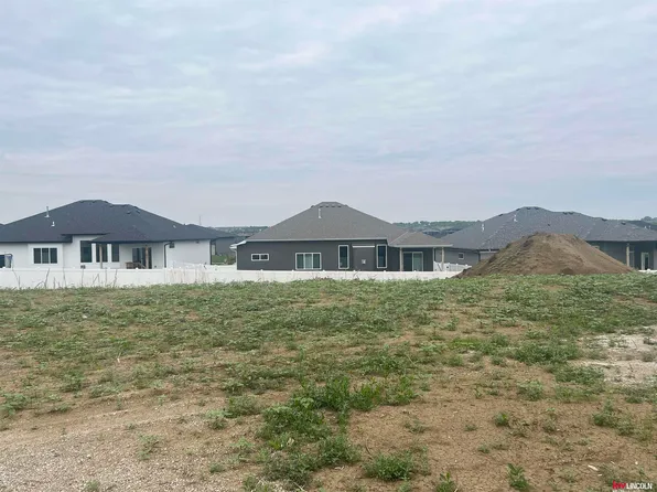 929 N 106th St, Lincoln, NE 68527
