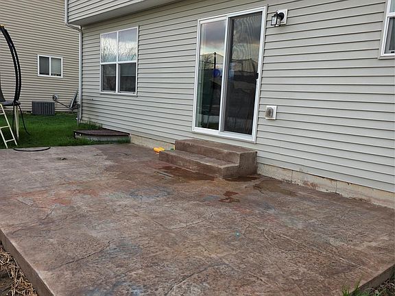 3rd image of 683 Goldfinch Ln