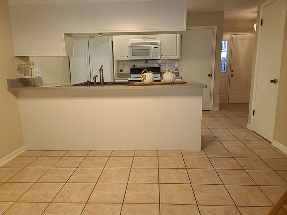5th image of 5122 Lazy Oaks Dr