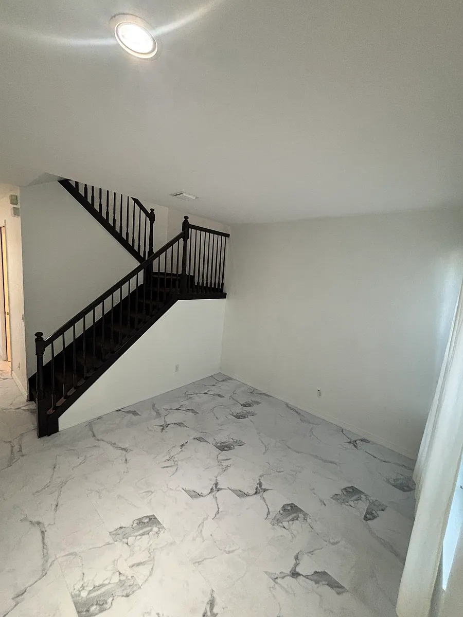 Building Photo - 9945 E Villa Cir