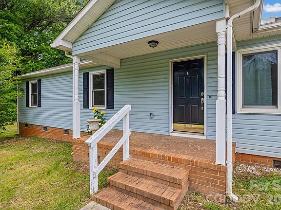 3rd image of 161 Shadow Lakes Dr