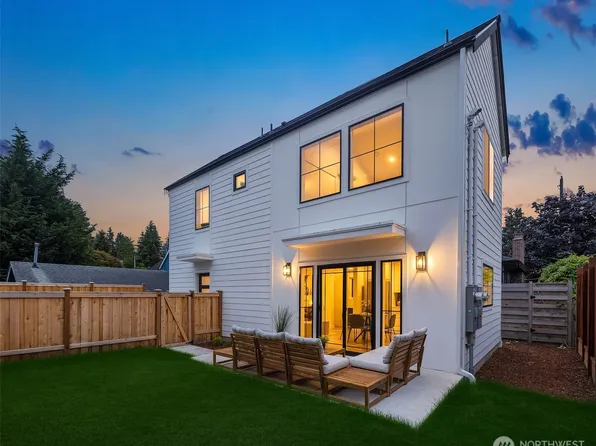 9224 36th Avenue SW #2, Seattle, WA 98126