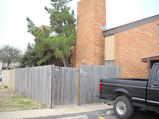 1st image of 2230 E 52nd St APT B2