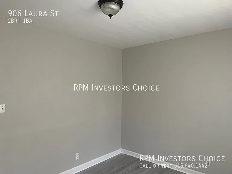 906 Laura St — Photo 13