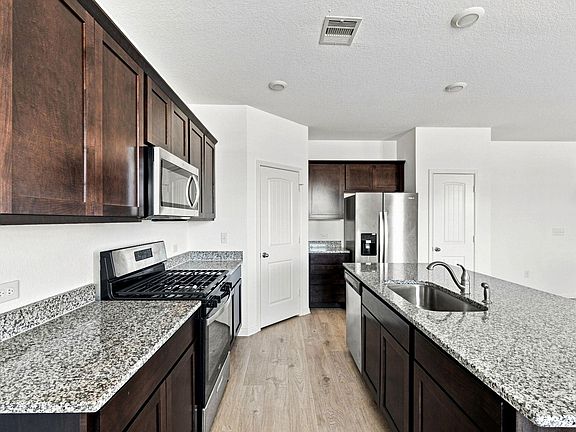 4th image of 429 Brody Ln