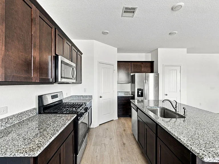 429 Brody Ln — Photo 4