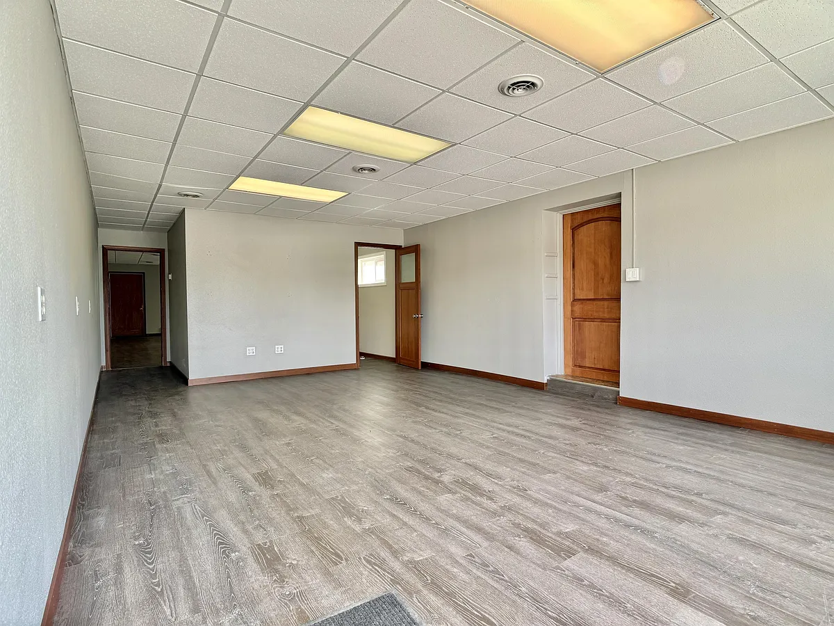 Building Photo - 702 E Main St #101