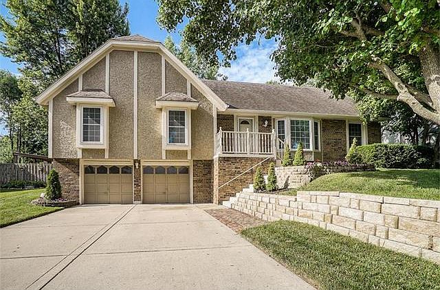 1st image of 412 NE Locust Dr