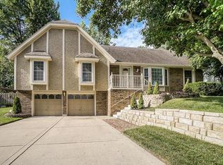 412 NE Locust Dr, Blue Springs, MO 64014
