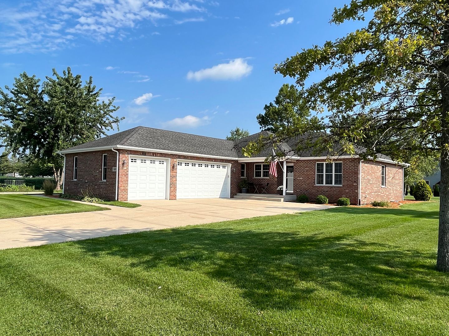 300 Clark St, Grant Park, IL 60940 Zillow