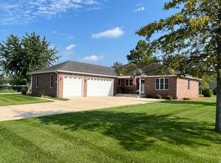 300 Clark St, Grant Park, IL