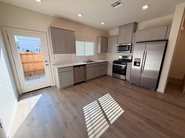 8406 Vermilion Dr — Photo 10