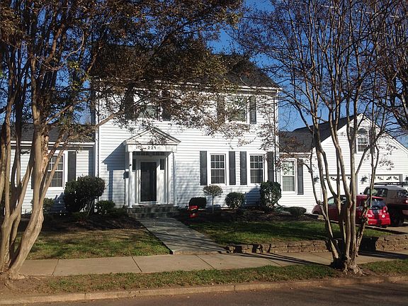 2nd image of 221 Howeland Cir