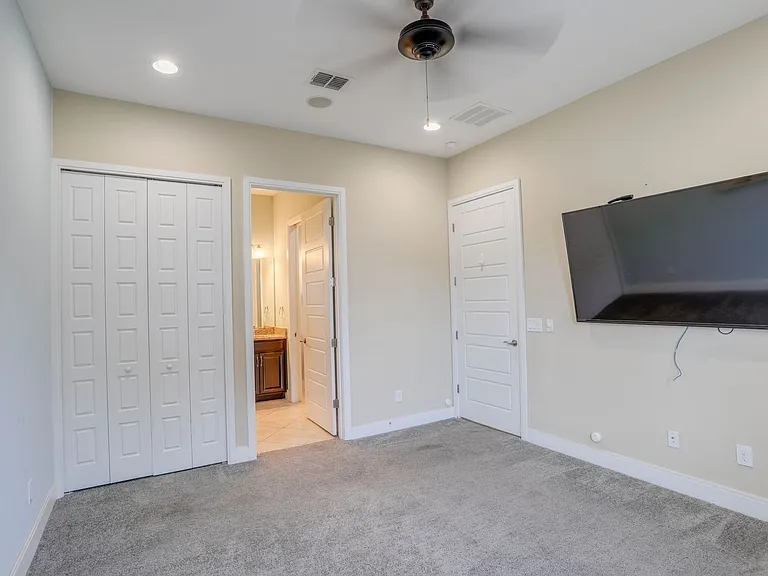 510 Captiva Dr — Photo 15