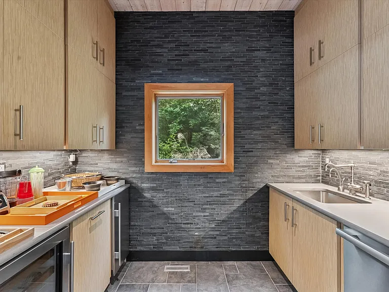 325 Narrow Ln — Photo 35