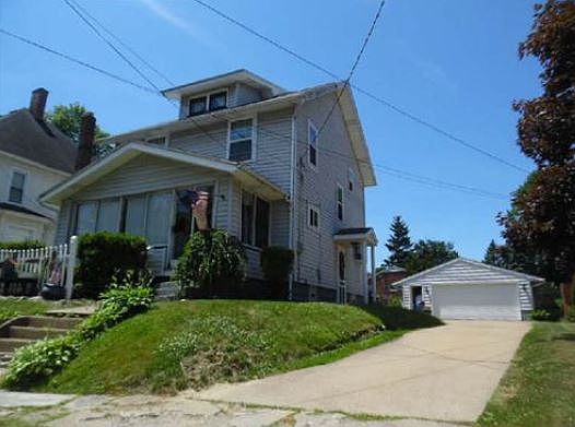3rd image of 865 1st St NE