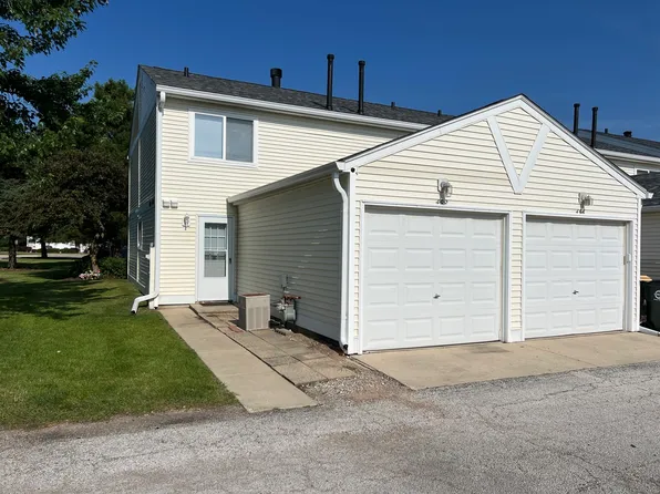 498 Meadow Green Ln, Round Lake Beach, IL 60073