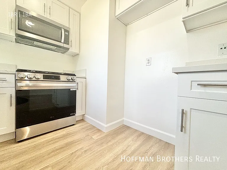 6337 Whitsett Ave #19 — Photo 2