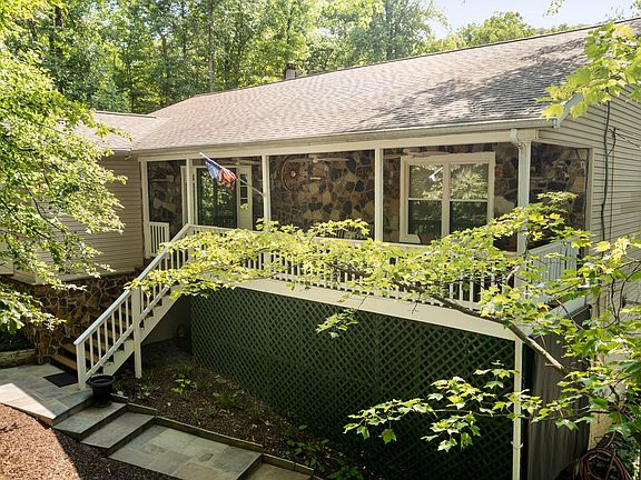 2nd image of 1198 Johnnycake Ln