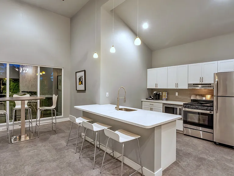 Midtown Flats — Photo 15