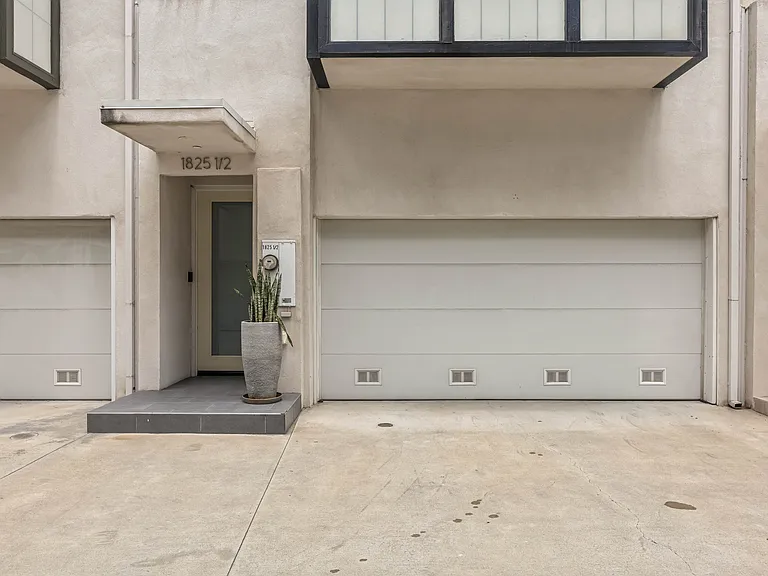 1825 1/2 Alsace Ave — Photo 43