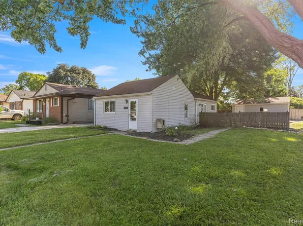 8279 Hugh St, Westland, MI 48185