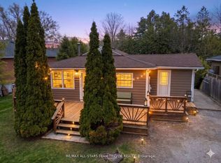 1007 Barton Ave, Georgina, ON L4P 3E9