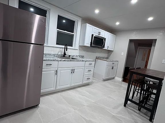 3rd image of 14 Otis St Floor 3