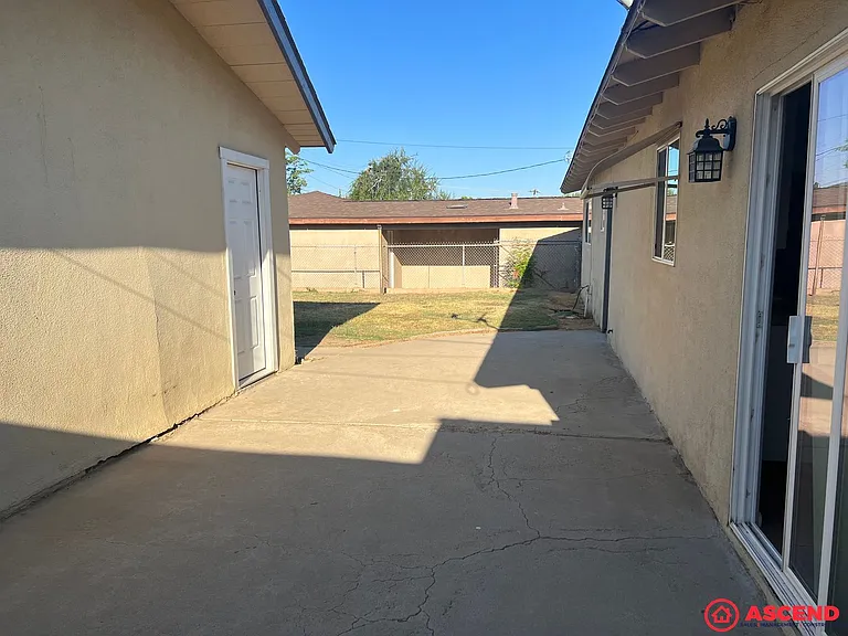 4013 University Ave — Photo 13
