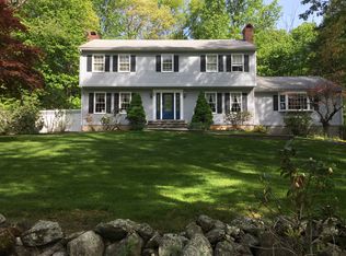 33 Mallett Dr, Trumbull, CT 06611