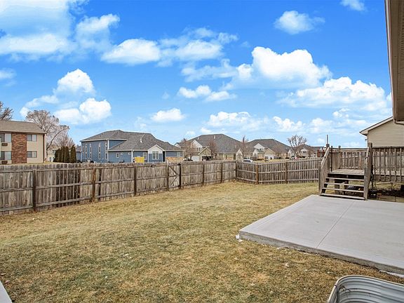 5th image of 521 Prairie Ridge Dr