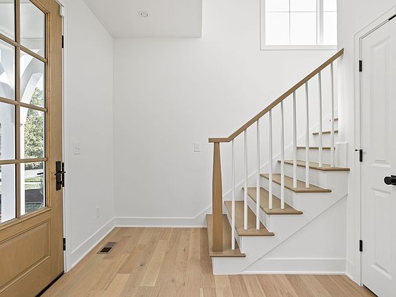 5th image of 2325 Nowland Ave