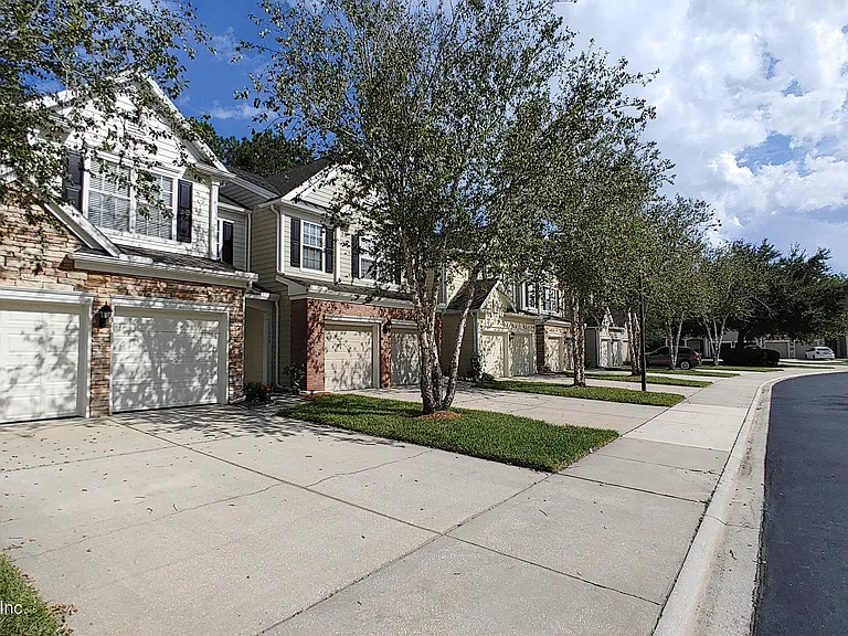 11073 Castlemain Cir E — Photo 2