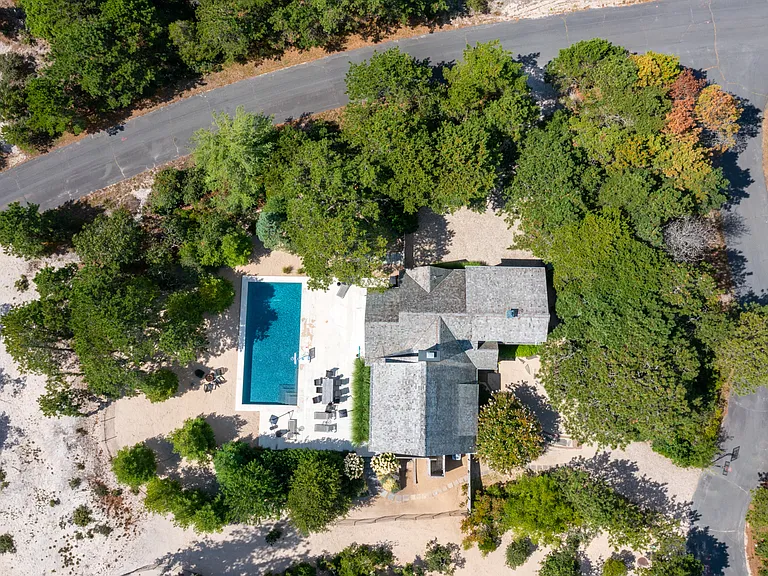 2 Castle Ct — Photo 2