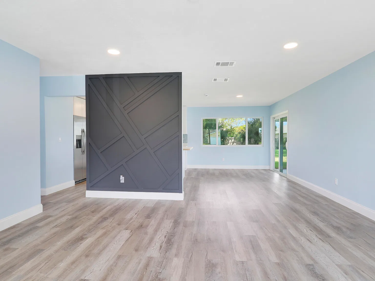 3 bed, 1100 sqft, $2,300 — Photo 2