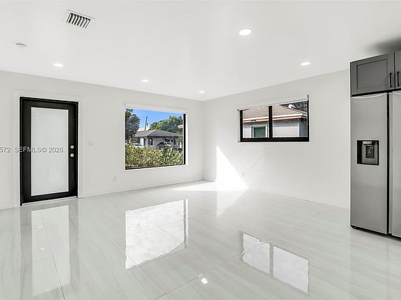 4th image of 528 NW 3rd Ct