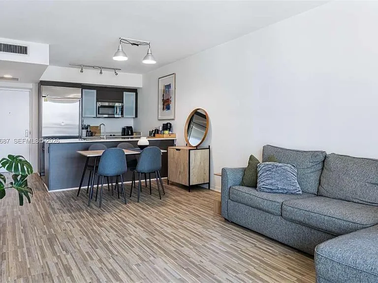 55 SE 6th St #1506 — Photo 5