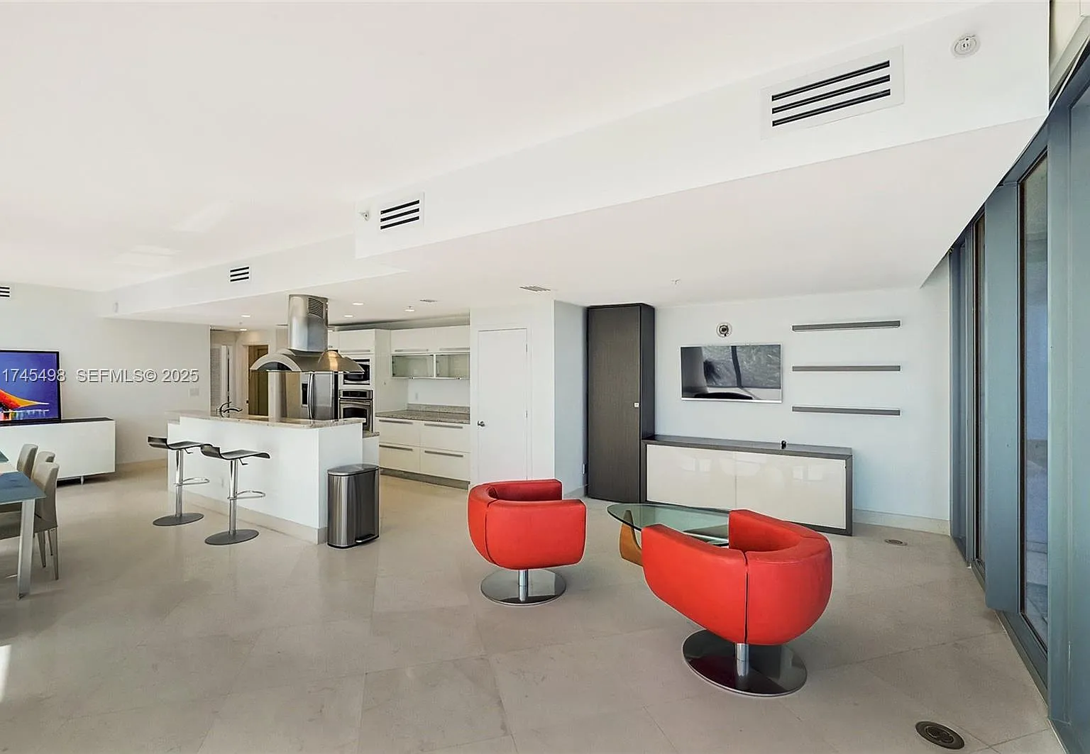2 bed, 1870 sqft, $7,200 — Photo 3
