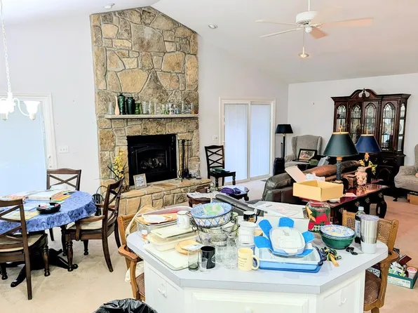 446 E Cove Rd, Monterey, TN 38574