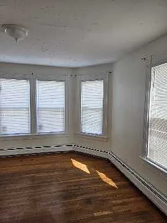 2 bed, 1000 sqft, $1,575 — Photo 3