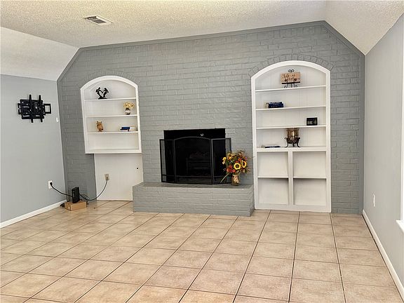 4th image of 1818 Bee Creek Dr
