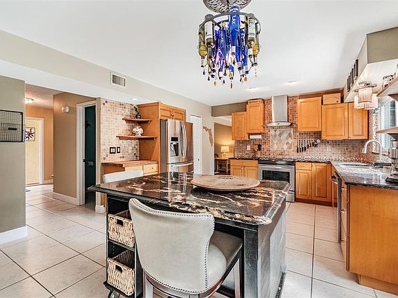 5th image of 56 Harbor Oaks Cir