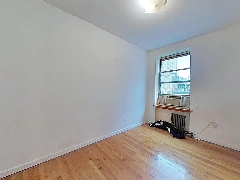 322 2nd Ave #5 — Photo 11